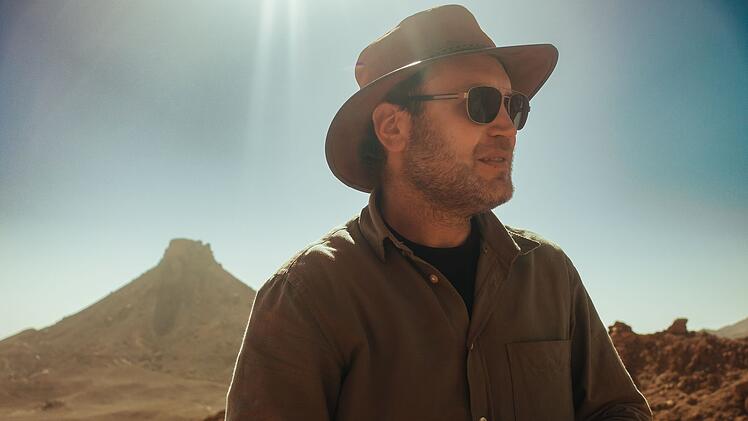 Schon als Kind packte ihn die Abenteuerlust. Der Wissenschaftler Nizar Ibrahim erz&auml;hlt im Interview, wie er zu seinem Job kam und wie die Arbeit mit Dinos sein Zeitgef&uuml;hl ver&auml;nderte.