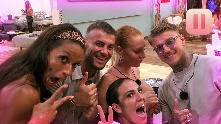 Georgina grollte, aber die anderen fanden es klasse, wenn Georgina zum Schweigen verurteilt wurde. Paco Herb (rechts): "Wenn die ihre Klappe h&auml;lt, ist Weihnachten, Silvester und Geburtstag zusammen."