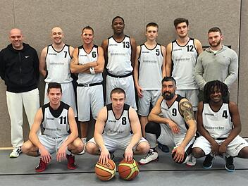 Unser Bild zeigt das Meister-Team der SG Oerlenbach/Ebenhausen mit (hinten, von links): Trainer Björn Weber, Patrick Seufert, Andreas Mann, Chris Torres, Timo Scheler, Eric Mangold, Betreuer André Komenda sowie (vorne, von links) Felix Winterer, Florian Neiber, Ivan Kakus und Jhonny Torres. Foto: SG
