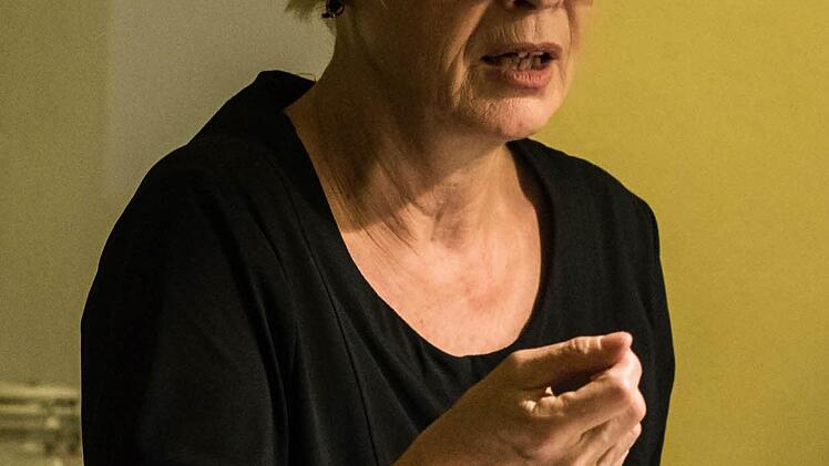 Heimspiel für Sabine Friedrich: In Coburg stellte die Autorin ihren neuen Roman "Epilog mit Enten" bei einer Lesung vor. Foto: Jochen Berger