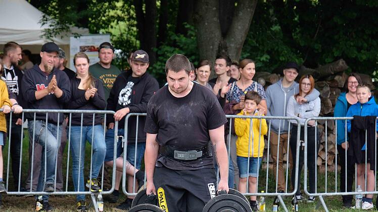 Farmer´s Walk: mit 80 Kilo an jeder Hand möglichst weit gehen. Foto: Gerd Schaar