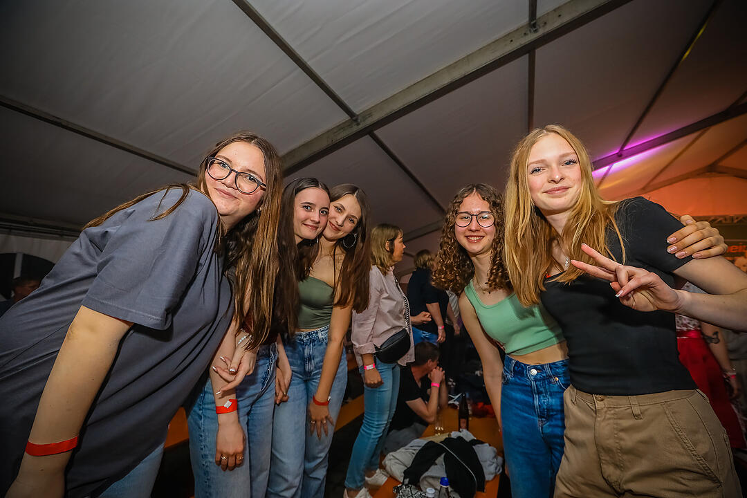 Samstagsparty im Festzelt!