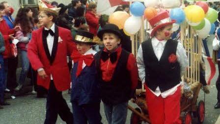 Junge Karnevalisten beim Umzug