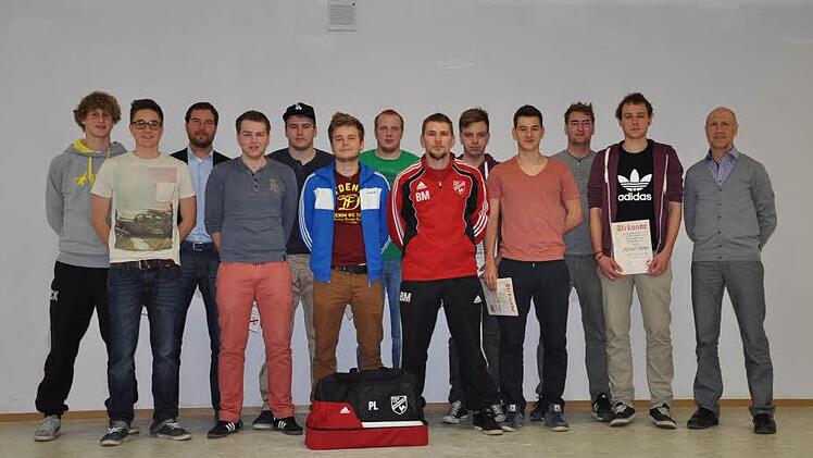 Meisterschaftsmannschaft Fußball: Christian Keller, Julian Stahl, Maxi Büttner, Rene Erhard, Florian Erhard, Timo Stahl, Sebastian Röder, Martin Baumgart, Dominik Gehrig, Andreas Berninger, Patrik Leurer, Michael Leurer und Vorsitzender Werner Keller)