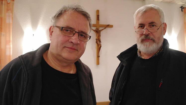 Der evangelische Pfarrer Gerd Kirchner und Messner Jürgen Müller leben schon seit Jahren die Ökumene und bereiten nun offiziell die erste ökumenische Sternsingeraktion vor. Foto: Stephanie Elm