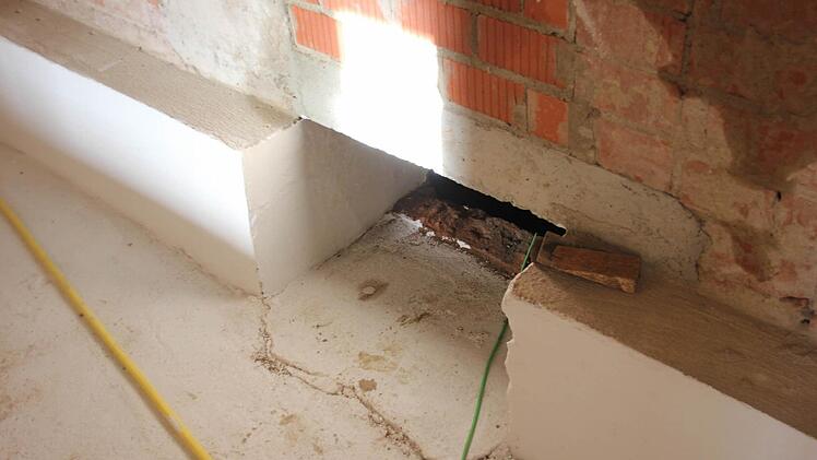 Ein Entlüftungsschacht der aus dem Saal unter einen Gang führt. Foto: Marco Meißner