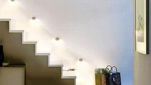 Die passende Beleuchtung gibt Trittsicherheit. Helligkeitsunterschiede machen es möglich, die einzelnen Stufen besser zu erkennen. Fotos: djd/Paulmann Licht