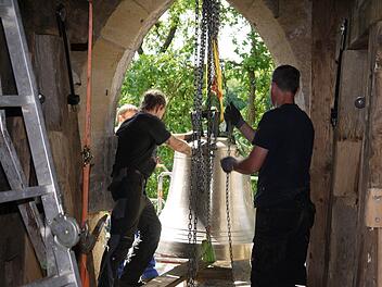 Impression vom Einbau der neuen Kirchenglocken in Gleußen.Berthold Köhler