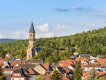 Heute ist Neustadt mit seinen 21 Stadtteilen ein moderner Industriestandort und dank der zentralen Lage nahe der Autobahn A73 auch schnell zu erreichen. Foto: Klaus Frenzel