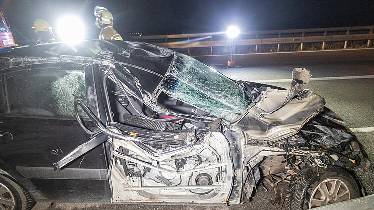 Unfall auf A73 Richtung Bamberg - Auto &uuml;berschl&auml;gt sich