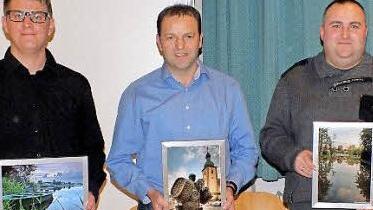 Preisträger im Fotowettbewerb waren Stefan Wambach, Roland Oberreuter und Marco List (von links). Foto: Alfons Beuerlein