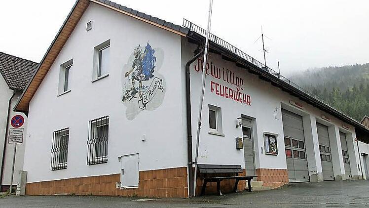Das bestehende Feuerwehrhaus in Wallenfels wird den Anforderungen nicht mehr gerecht. Nun sind die Verantwortlichen auf der Suche nach einem neuen Standort.  Foto: privat