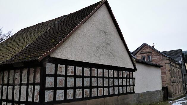 Das ehemalige M&uuml;hlengeb&auml;ude, das unter Denkmalschutz steht, soll zu einer Kfz-Ausstellungshalle umgenutzt werden.  Foto: Werner Rei&szlig;aus
