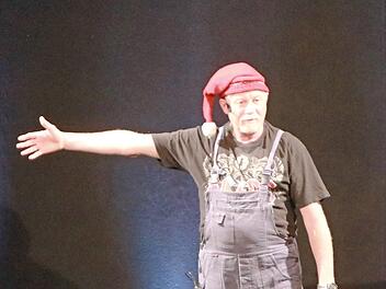 Im Blaumann trat "Onkel Loda" vor sein Publikum. Foto: Klaus Klaschka