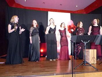 Schnell in ihren Bann gezogen hatte die Mädelsband "The Red Lips" das Publikum im gutgefüllten Auditorium. Foto: Klaus-Peter Wulf