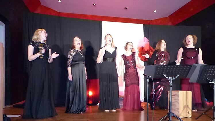 Schnell in ihren Bann gezogen hatte die Mädelsband "The Red Lips" das Publikum im gutgefüllten Auditorium. Foto: Klaus-Peter Wulf