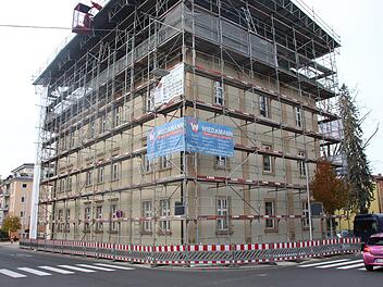 Am Amtsgericht wird aktuell gearbeitet, der Gehweg und die beiden Zebrastreifen  sind gesperrt. B. Borst