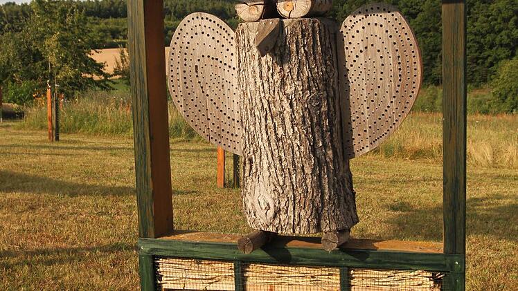 Auch ein originell gestaltetes "Hotel" für die Wildbiene gehört zum neuen Lehrpfad.  Fotos: Günther Geiling