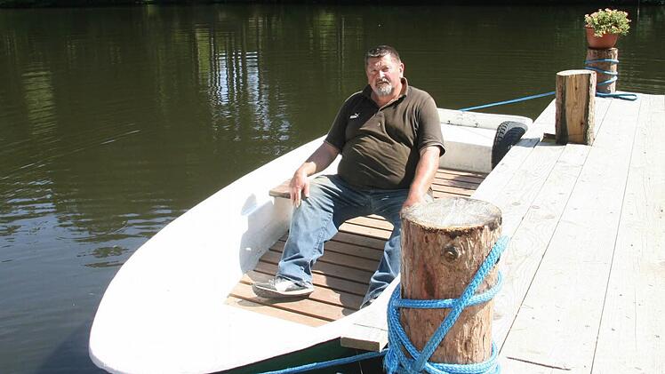 Für Hans-Joachim Hösch (†) war "sein" Spiegelteich eine Leidenschaft. Bei kleinen Bootspartien auf dem See konnte er entspannen.