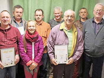 Pokalsieger und Vereinsmeister des Kleintierzuchtvereins Reitsch (v. l.): Ralf Schulze, Bernhard Förtsch, Anne Roth, Lothar Löffler, Bernd Roth, Arthur Müller, Vorsitzender Arnd Gratzke und Horst Roth Foto: gf