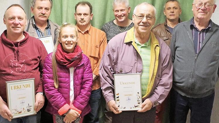 Pokalsieger und Vereinsmeister des Kleintierzuchtvereins Reitsch (v. l.): Ralf Schulze, Bernhard Förtsch, Anne Roth, Lothar Löffler, Bernd Roth, Arthur Müller, Vorsitzender Arnd Gratzke und Horst Roth Foto: gf