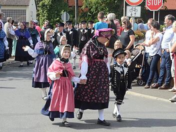 Viel Beifall gab es für die tollen Trachten. Foto: Karl-Heinz Hofmann