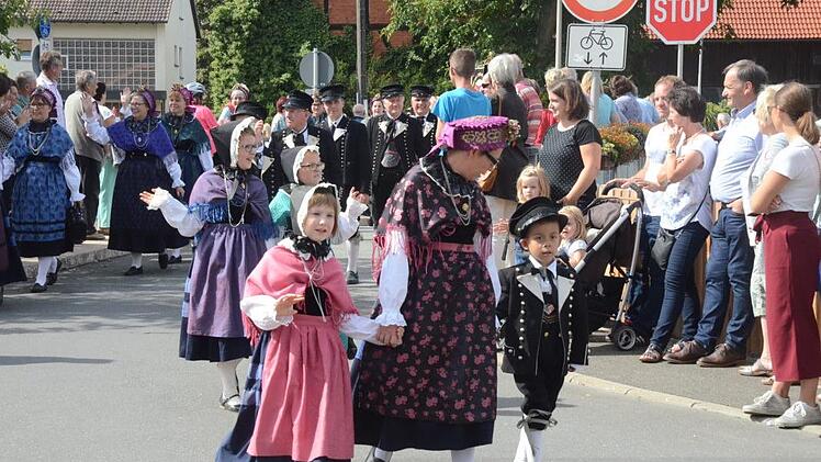 Viel Beifall gab es für die tollen Trachten. Foto: Karl-Heinz Hofmann