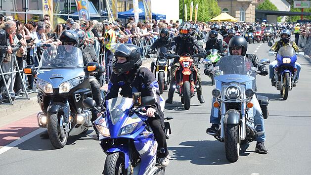 Kulmbach: 35.000 Biker bei Motorradsternfahrt - "durchweg positive Bilanz"