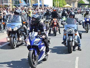 Kulmbach: 35.000 Biker bei Motorradsternfahrt - "durchweg positive Bilanz"