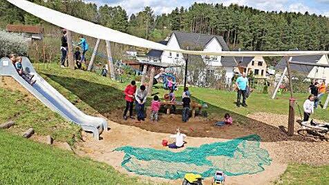 Blick auf den neuen Spielplatz Fotos: Galster