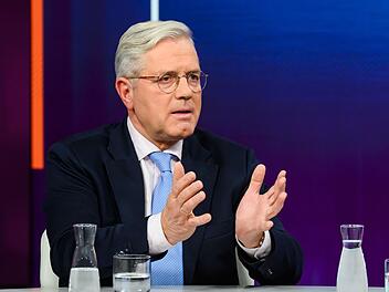 Maybrit Illner - 23.10.2025 Norbert Röttgen von der CDU redete sich bei Maybrit Illner in Rage.