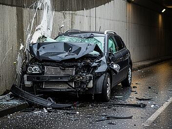Fahrer stirbt bei Unfall in Unterf&uuml;hrung im Kreis Bad Kissingen