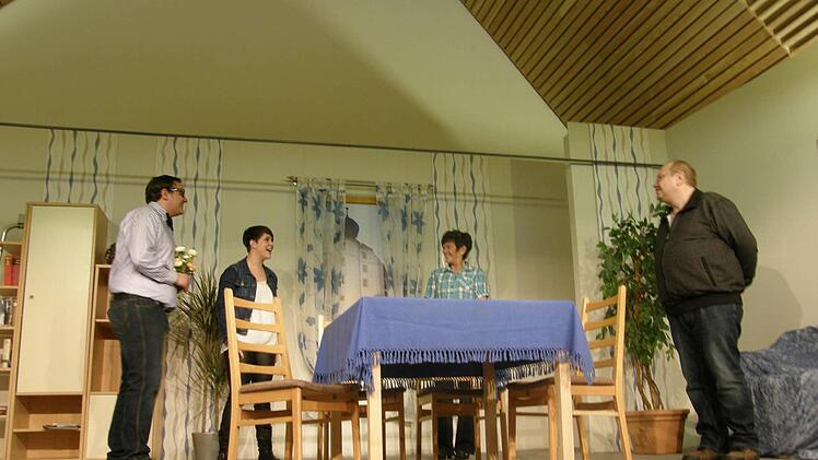 Aufführung der Thundorfer Theatergruppe.Foto: Philipp Bauernschubert