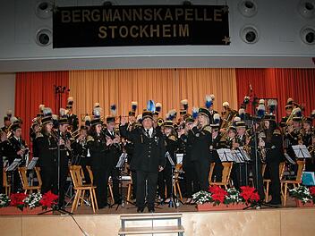 Die Bergmannskapelle Stockheim bot anlässlich ihres Weihnachtskonzerts unter der Stabführung von Michael Botlik konzertante Blasmusik vom Feinsten.  Foto: Gerd Fleischmann