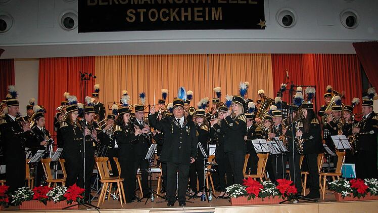 Die Bergmannskapelle Stockheim bot anlässlich ihres Weihnachtskonzerts unter der Stabführung von Michael Botlik konzertante Blasmusik vom Feinsten.  Foto: Gerd Fleischmann