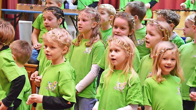 Die Kinder der Elementaren Früherziehung musizierten im Pfarrsaal Verklärung Christi
