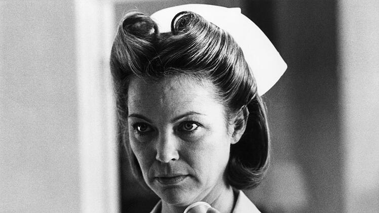 Mit der eiskalten Krankenschwester Mildred Ratched schuf Louise Fletcher eine der größten Schurkengestalten des Kinos. Zu Recht gewann die 2022 verstorbene Schauspielerin  einen Oscar.