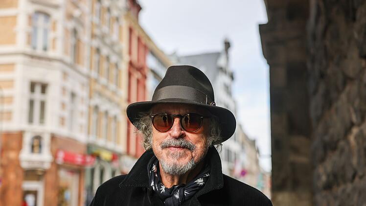 Wolfgang Niedecken in der S&uuml;dstadt in K&ouml;ln