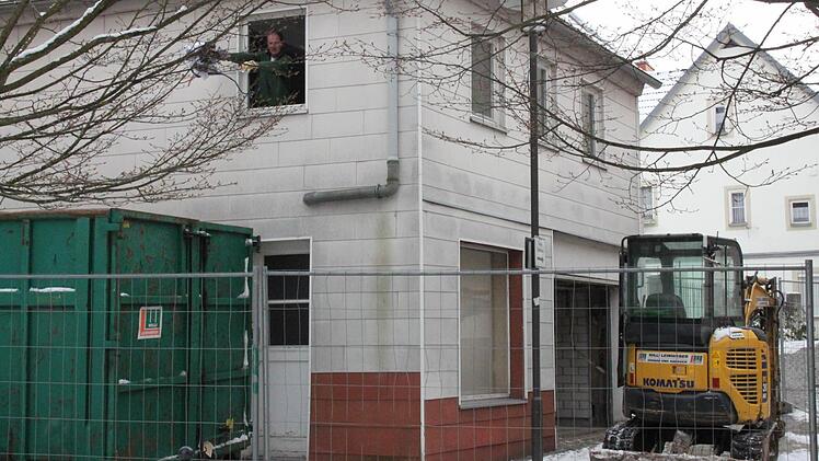 Gut eineinhalb Wochen werden die Gebäude in der Mühlgasse 3 und 4 ausgeräumt werden, bevor die Abrissarbeiten beginnen können. Foto: Greiner