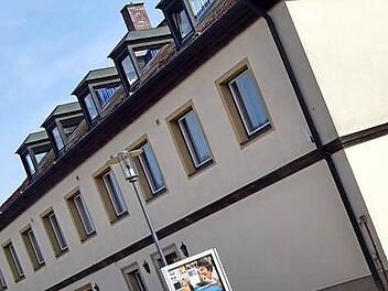Die Franken-Akademie Schloss Schney will das alte Rathaus weiter sanieren.  Foto: Andreas Welz