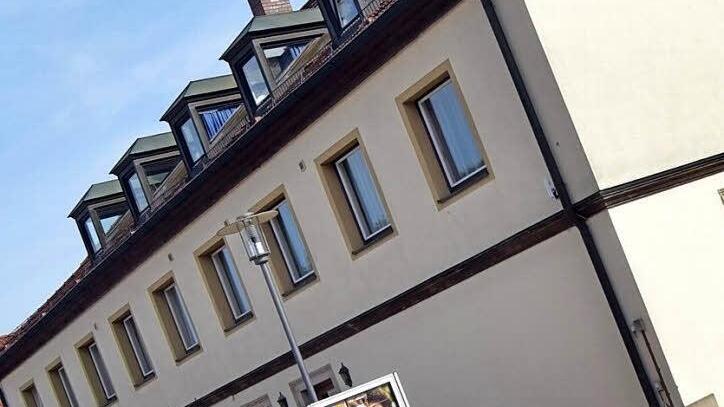 Die Franken-Akademie Schloss Schney will das alte Rathaus weiter sanieren.  Foto: Andreas Welz