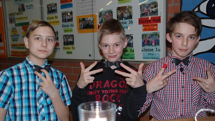 Kevin, Alexander und Arthur waren für das Cocktailmixen zuständig. Foto: Uschi Prawitz