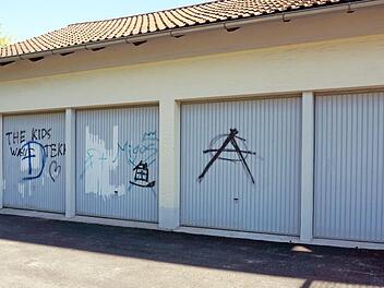 Unbekannte Sprayer hatten die Tore vor einiger Zeit verunstaltet.