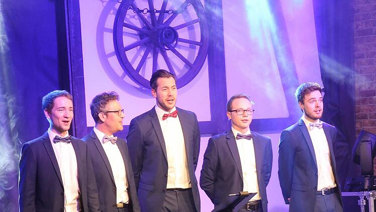 Mit ihren klaren reinen Stimmen begeisterten die fünf ehemaligen Regensburger Domspatzen in Weidhausen. Foto: Michael Stelzner