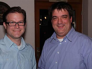 Führungswechsel (von links): Norbert Schaub übernahm von Martin Steinel das Amt des Vorsitzenden der Hammelburger SPD. Bei der Mitgliederversammlung erhielt er einmütige Zustimmung. Foto: Gerd Schaar