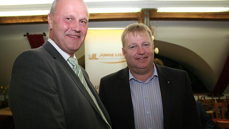 Strahlende Gesichter nach der Wahl: Bürgermeisterkandidat Gerald Brehm (links) und Axel Rogner, der Vorsitzende der Jungen Liste, die mit dem Slogan "unermüdlich, aktiv, für Alle" antritt.