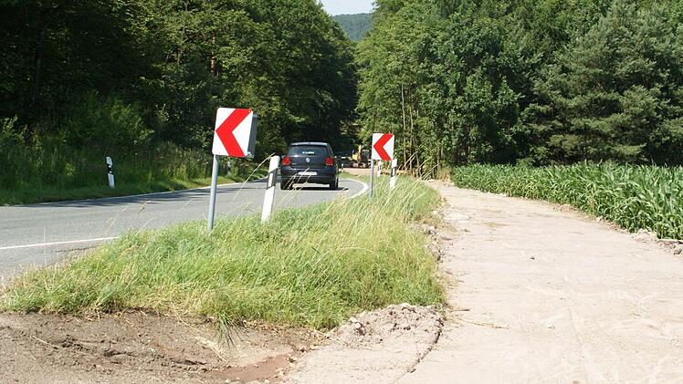 Noch handlungsfähig für Investitionen bleibt die Gemeinde Rauhenebrach, wie die Haushaltsberatungen des Gemeinderats am Dienstag zeigten. Projekte werden neu begonnen oder fortgesetzt. Gute Fortschritte macht der Radwegebau von Untersteinbach nach Koppenwind. Wegen der schwierigen Topographie wurde der Weg durch Aufschüttungen über mehrere Jahre vorbereitet. Fotos: Sabine Weinbeer
