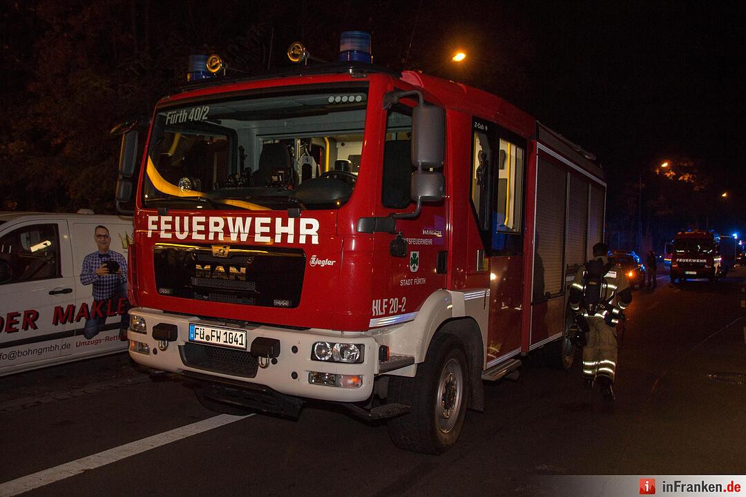 Dichter Qualm drang aus Abbruchhaus - Passanten verständigten die Feuerwehr