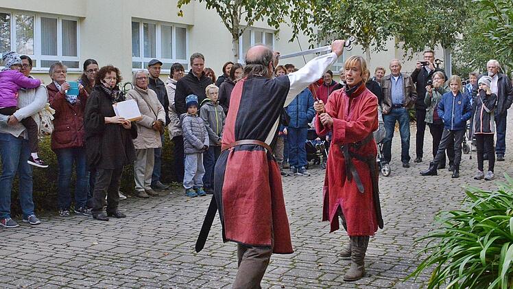Stationentheater über das Leben des Heiligen Franz von Assisi im Klostergarten von Bad Königshofen. Hanns Friedrich