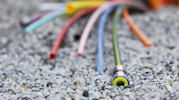 Im Goldenen Feld wurden Glasfaserkabel verlegt. Die Ein-Gigabit-Leistung können allerdings noch nicht alle Firmen nutzen.  Symbolbild: ioPatuca Images /adobestock.com
